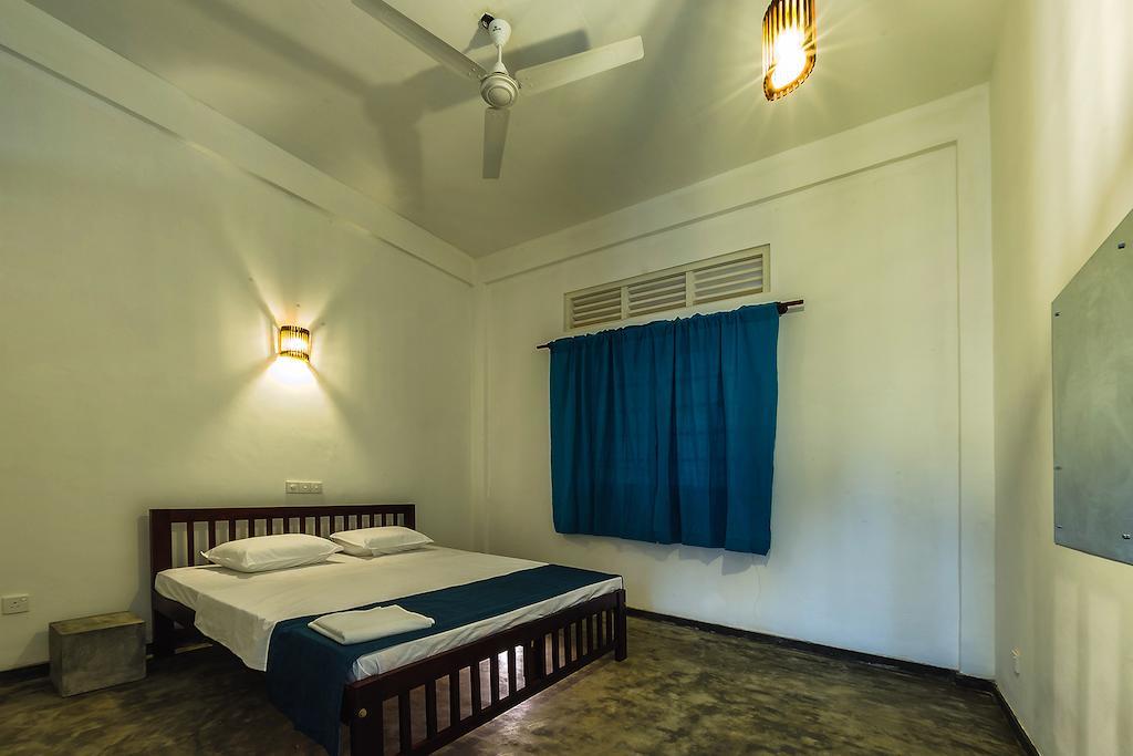 Colombo Beach Hostel Dehiwala-Mount Lavinia Room photo